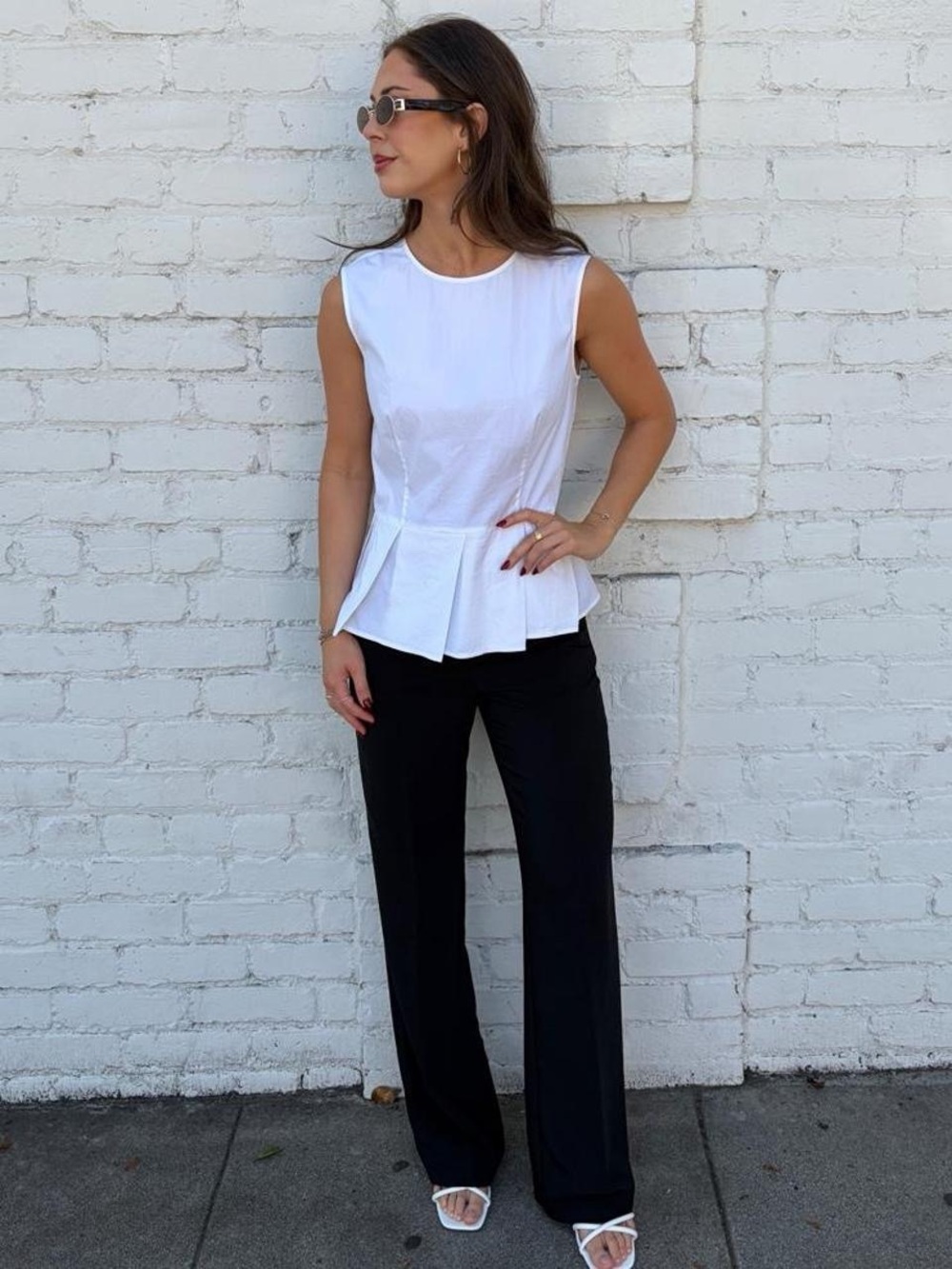 Vtg White cotton blouse with peplum detail
Size M #peplum #workwear #officesiren